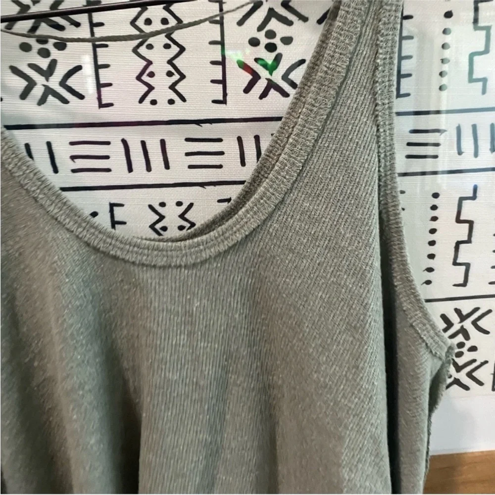 We The Free Tank‎ - Picture 2 of 4